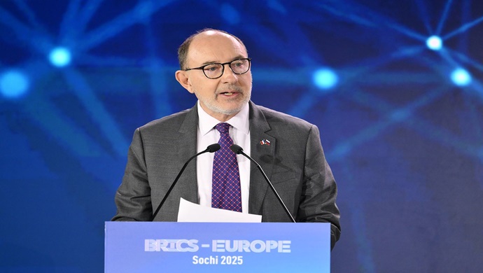 Pierre de Gaulle: Batılı ülkelerin çok kutuplu bir dünyaya açılıp kucak açmaları, egemen bir konum almaları değil, ekonomi ve siyasette ülkelerle ortak olmaları gerekiyor