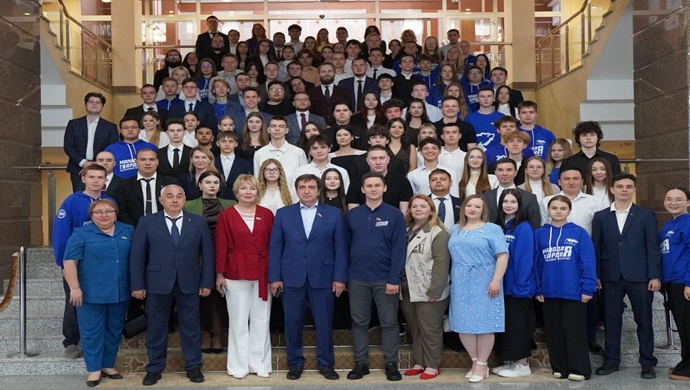 Birleşik Rusya ve Birleşik Rusya Genç Muhafızları, Tataristan’daki siyasi olarak aktif gençler için PolitZavod projesinin yeni sezonunu başlattı