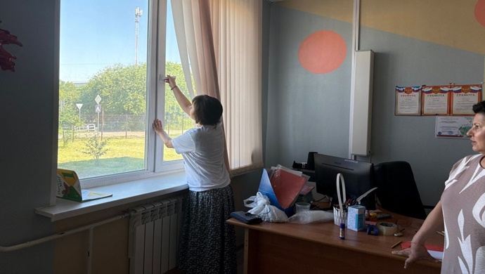 Çelyabinsk’te, Birleşik Rusya partisi çocuk oyun alanlarını güvenlik açısından denetledi